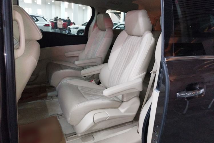 Used Buick GL8 2023 Facelifted Land Cruiser Executive Luxury Version
