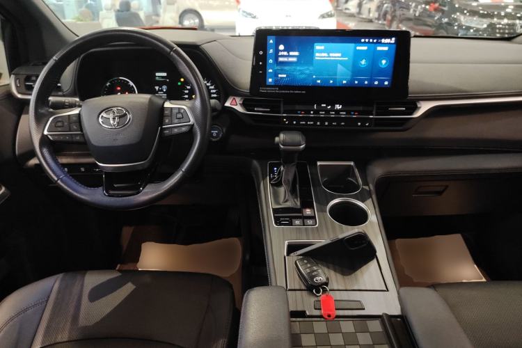 Used Toyota Sienna 2023 2.5L Hybrid Deluxe Edition
