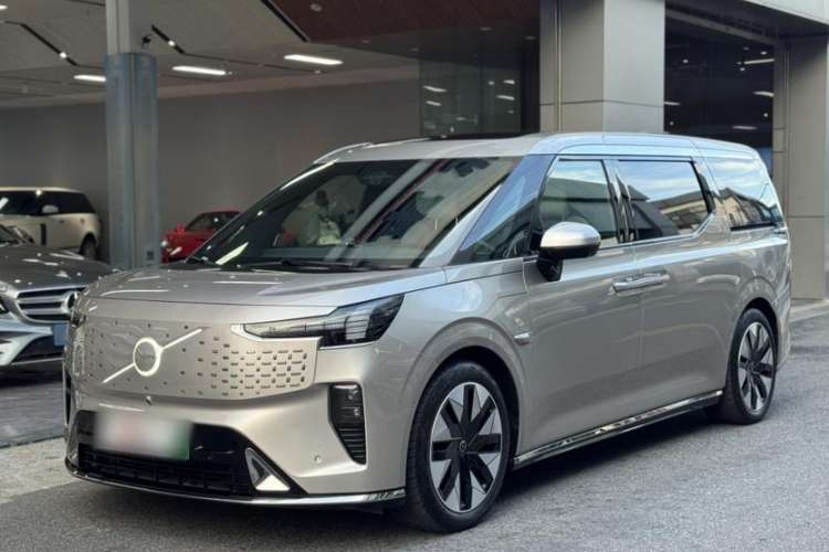 Used Volvo EM90 2025 Ultra Six-Seater
