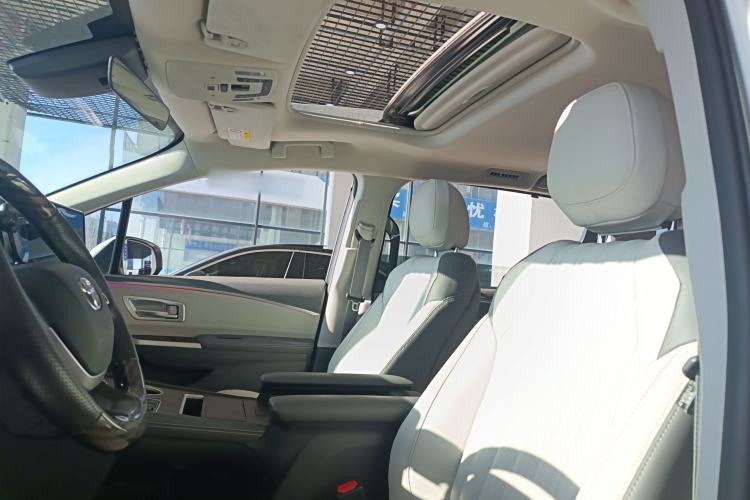 Used Toyota Granvia 2023 2.5L Hybrid Prestige PLUS Edition
