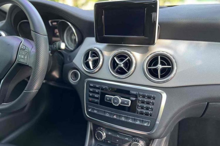 Used Mercedes-Benz GLA 2015 GLA 220 4MATIC Fashion Model
