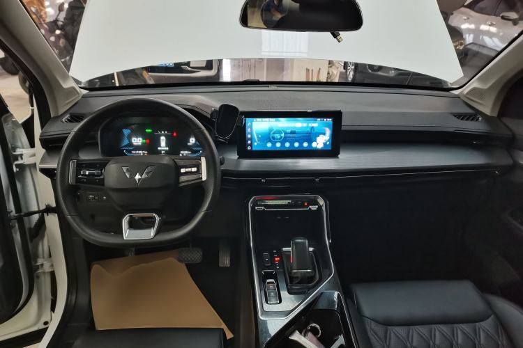 Used Wuling Asta 2022 2.0L DHT Electric-Speed Version
