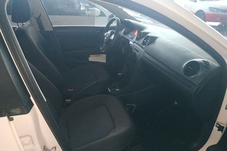 Used Volkswagen Jetta 2015 1.6L Automatic Fashion Model
