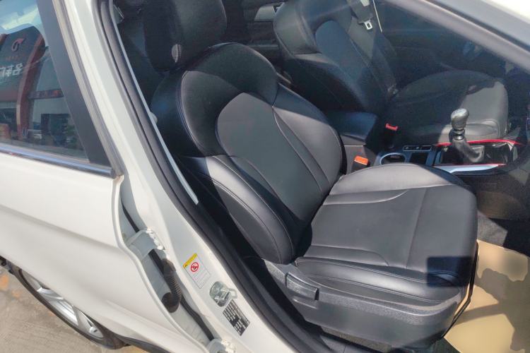 Used Haval H2 2018 Chuanxiang Edition Blue Badge 1.5T Manual Two-Wheel Drive Fashionable Model
