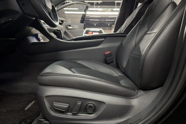 Used Toyota Avalon 2019 Dual-Engine 2.5L Luxury Edition China VI Standard
