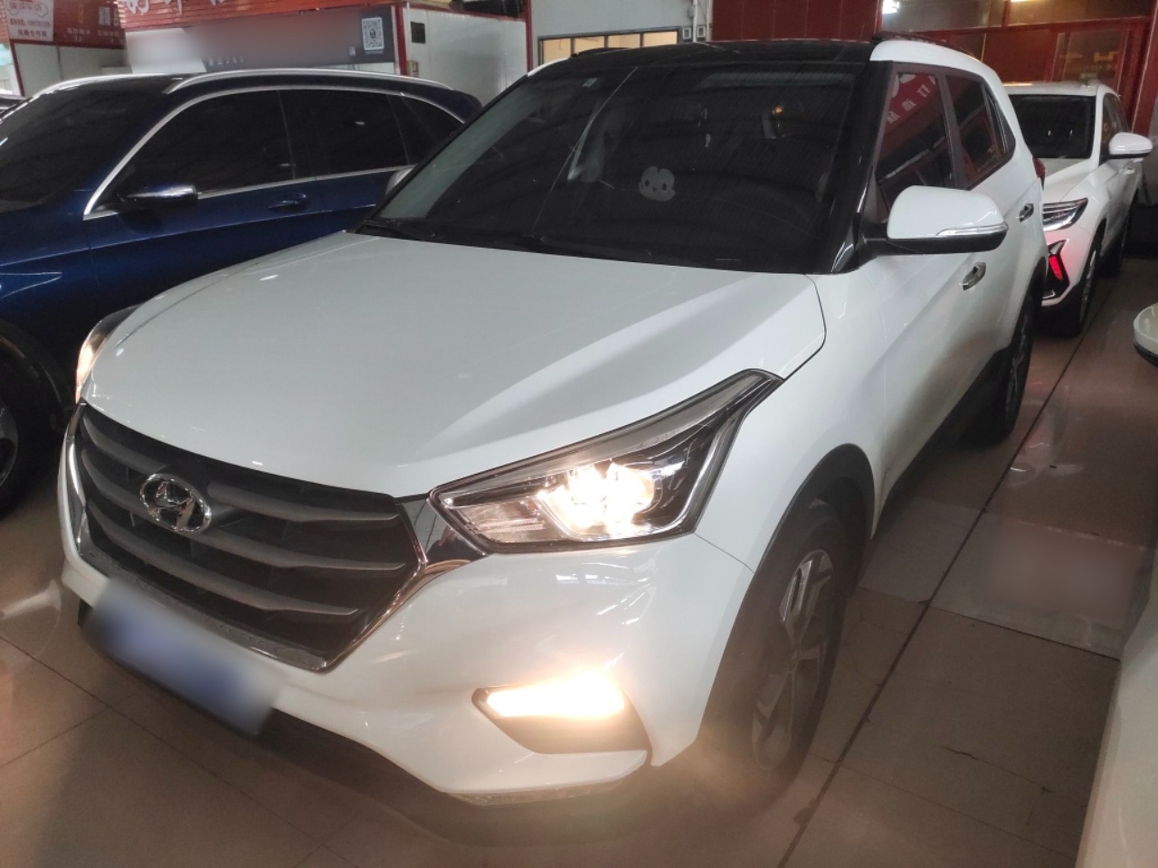 Под передней частью автомобиля