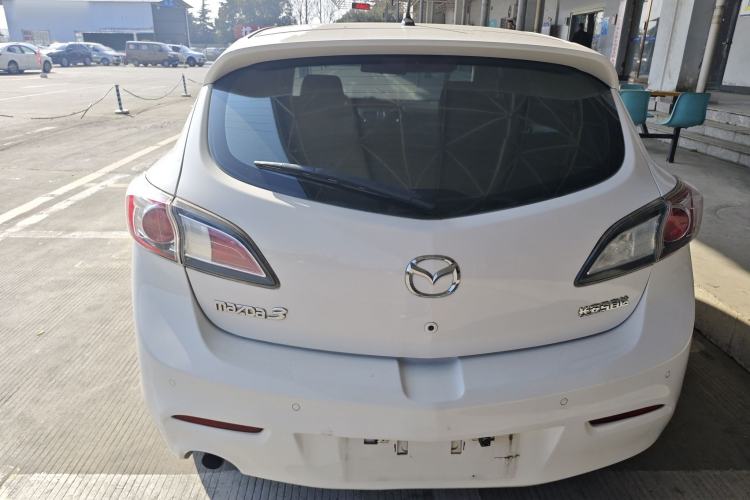 Used Mazda Mazda 3 2015 Hatchback 1.6L Manual Comfort Edition
