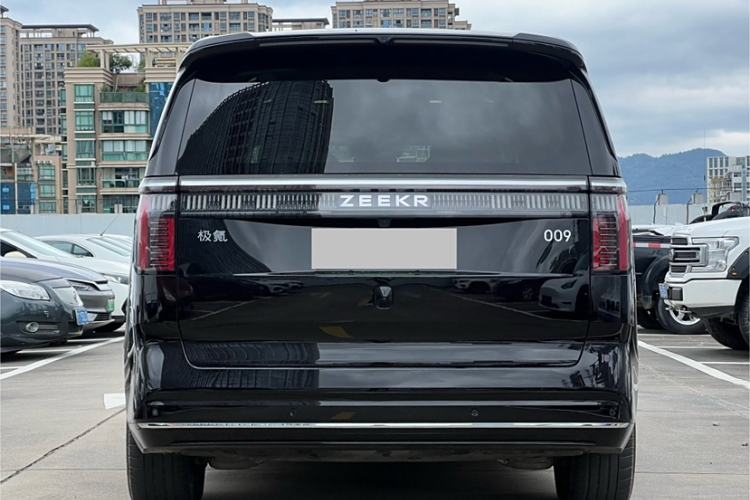 Used Zeekr 009 2024 Six-Seat Executive Version 4WD 108 kWh
