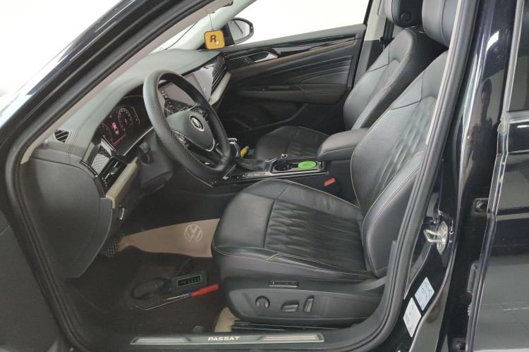 Used Volkswagen Passat 2020 330TSI Luxury Edition China VI
