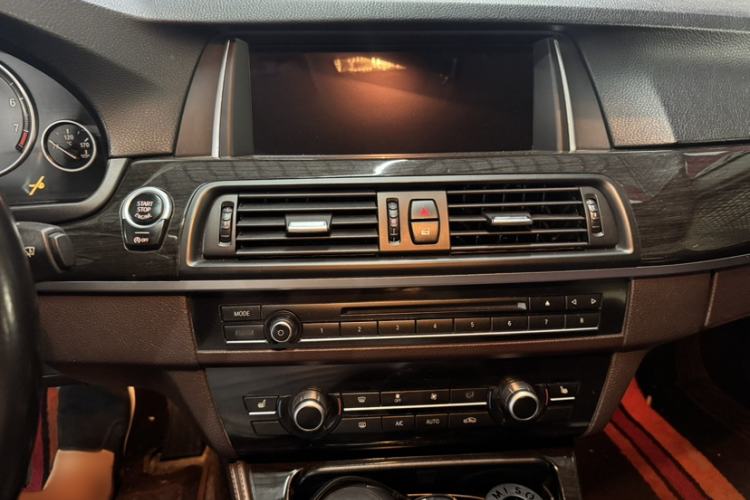 Used BMW 5 Series 2014 525Li Luxury Design Package
