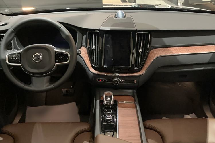 Used Volvo XC60 2025 B5 Four-Wheel Drive Smart & Advanced Luxury Edition
