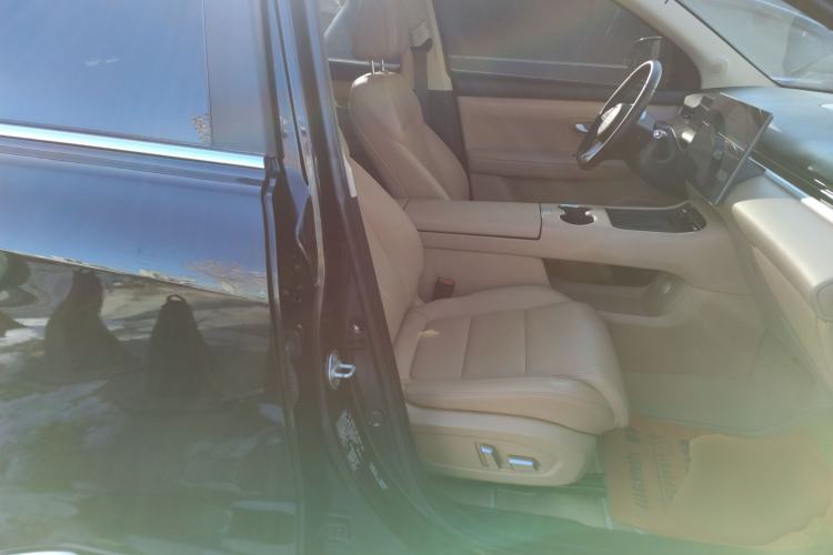 Used  E5 PLUS 2025 165 km Long-Range Version 5 Seats
