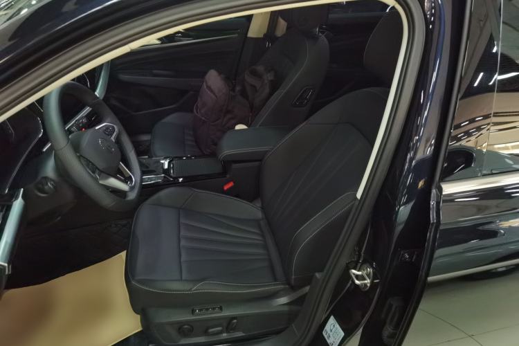 Used Volkswagen Passat 2025 Premium Version 380TSI Dragon Edition
