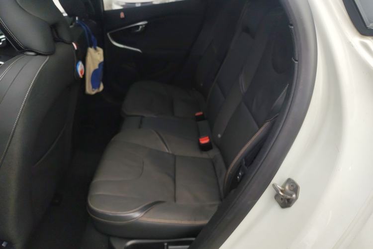 Used Volvo V40 2014 Cross Country 2.0T Zhiyi Edition
