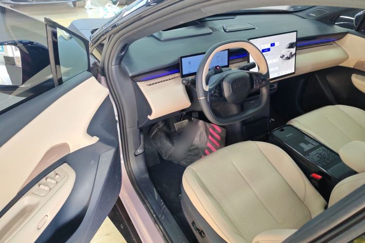 Used Lynk & Co Z20 2025 530 km Range Rear-Wheel Drive Max
