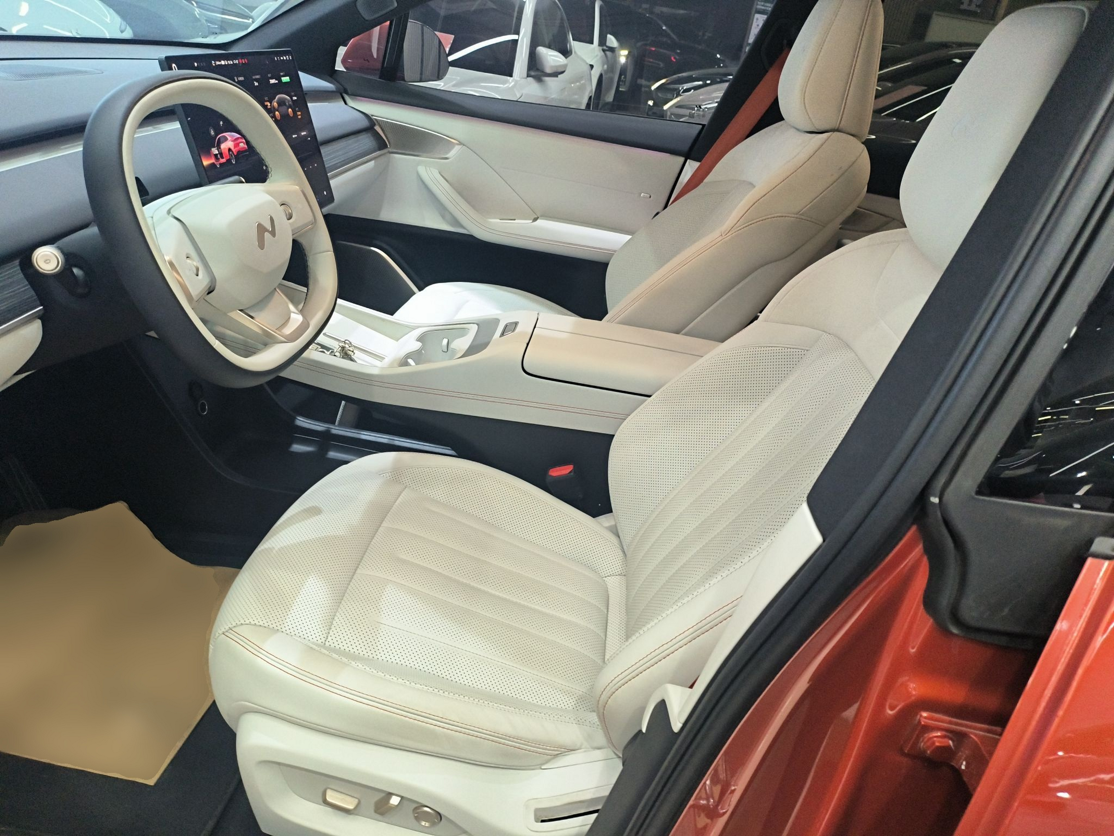 Переднее сиденье в автомобиле