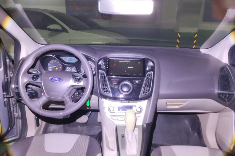 Used Ford Focus 2012 Sedan 1.6L Automatic Fashion Edition
