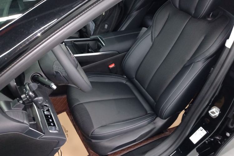 Used Buick LaCrosse 2025 28T Platinum Edition
