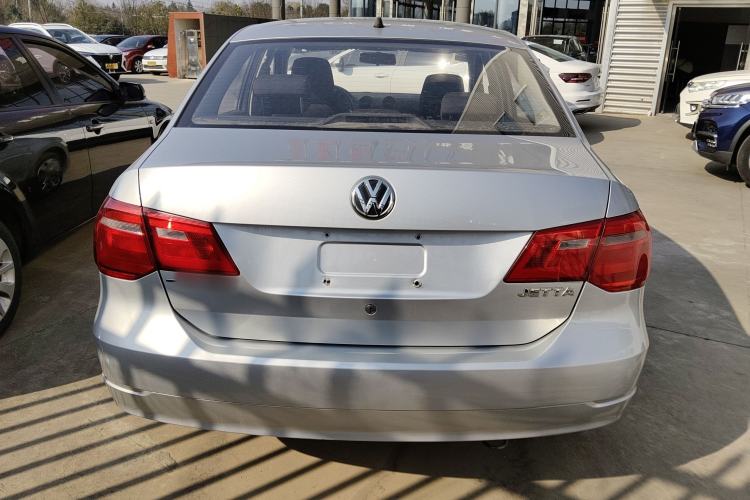 Used Volkswagen Jetta 2015 1.6L Automatic Fashion Model
