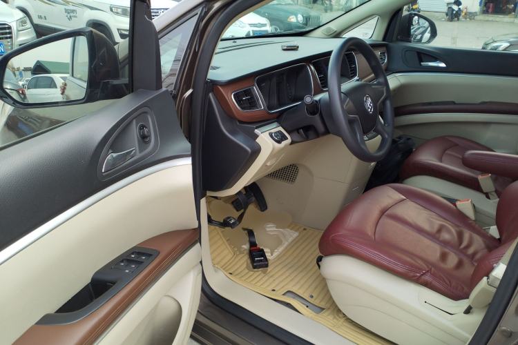 Used Buick GL8 2015 2.4L Luxury Business Premium Edition
