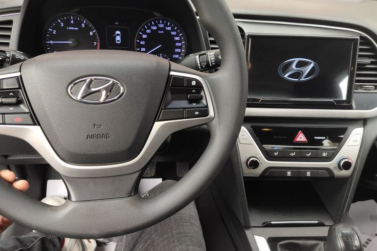 Used Hyundai Elantra 2016 1.6L Manual ZhiXuan · Dynamic Model
