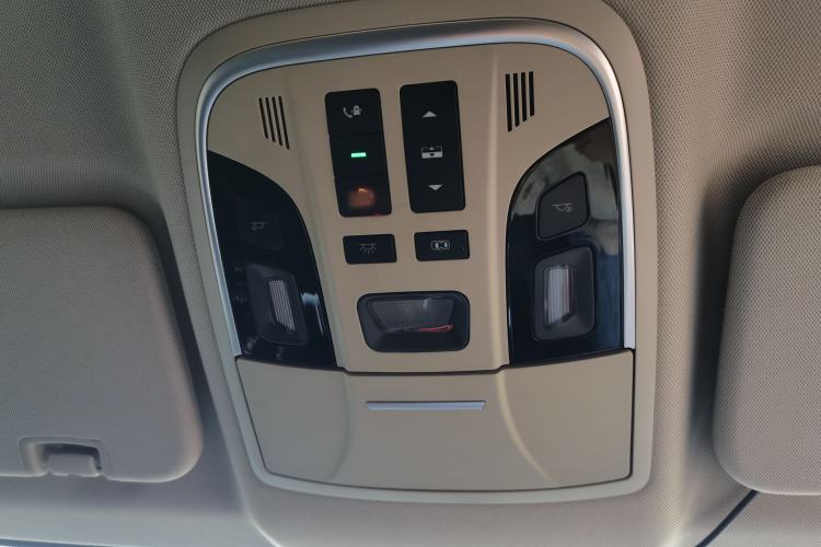 Used Wey VV5 2020 1.5T Two-Wheel Drive Color Pioneer
