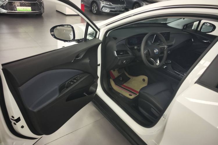 Used Buick Velite 6 2023 430km Range Commuter Version
