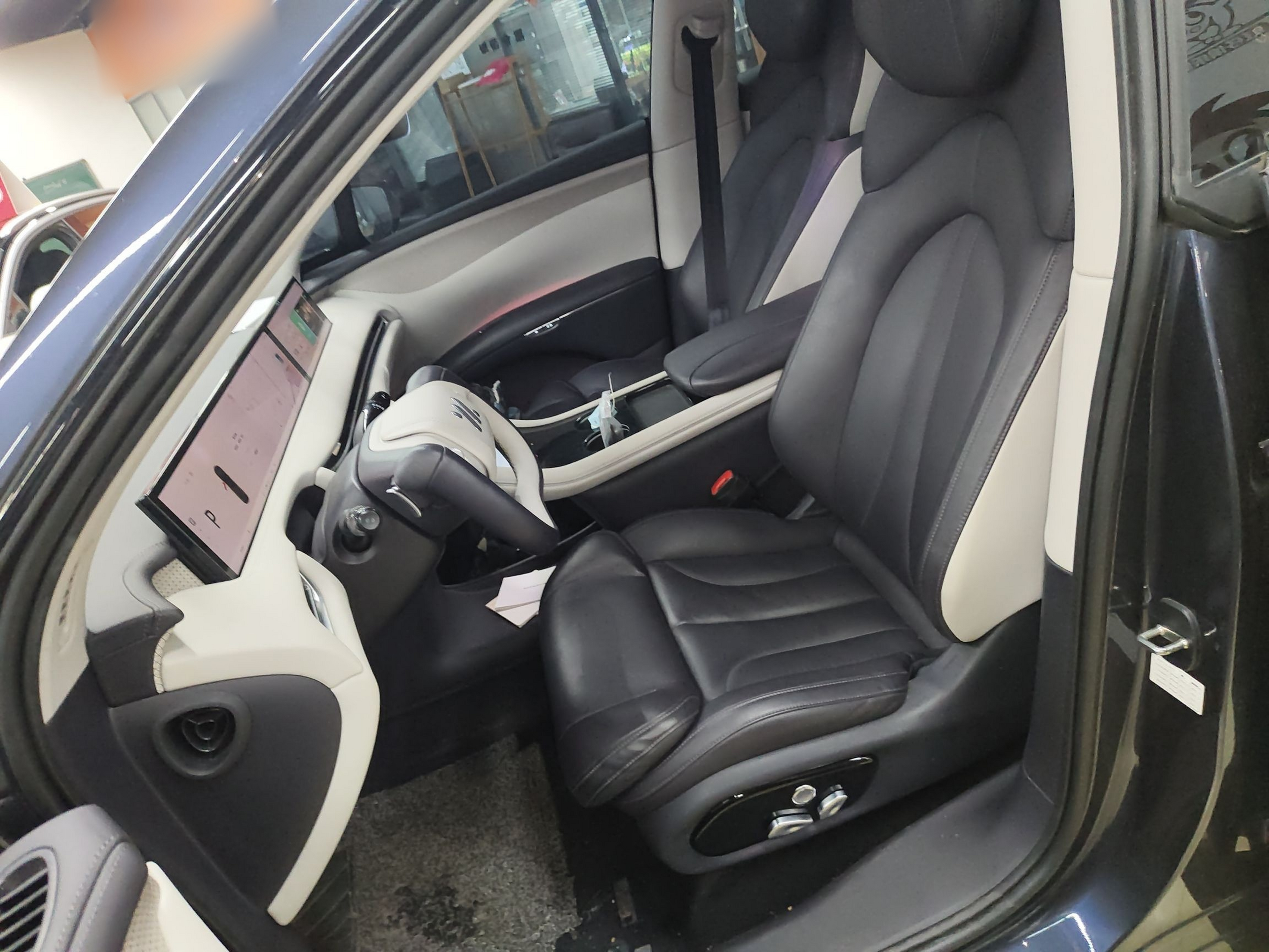 Переднее сиденье в автомобиле