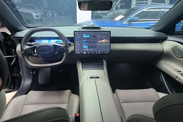 Used Lynk & Co Z10 2025 71 kWh 602 km Range Rear-Wheel Drive Pro
