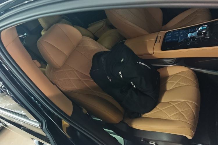 Used Denza D9 2025 DM-i Smart Drive 1020 Four-Wheel Drive Deluxe Model
