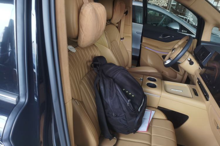 Used VOYAH Dream 2025 PHEV Four-Wheel Drive Excellence Kunpeng Edition
