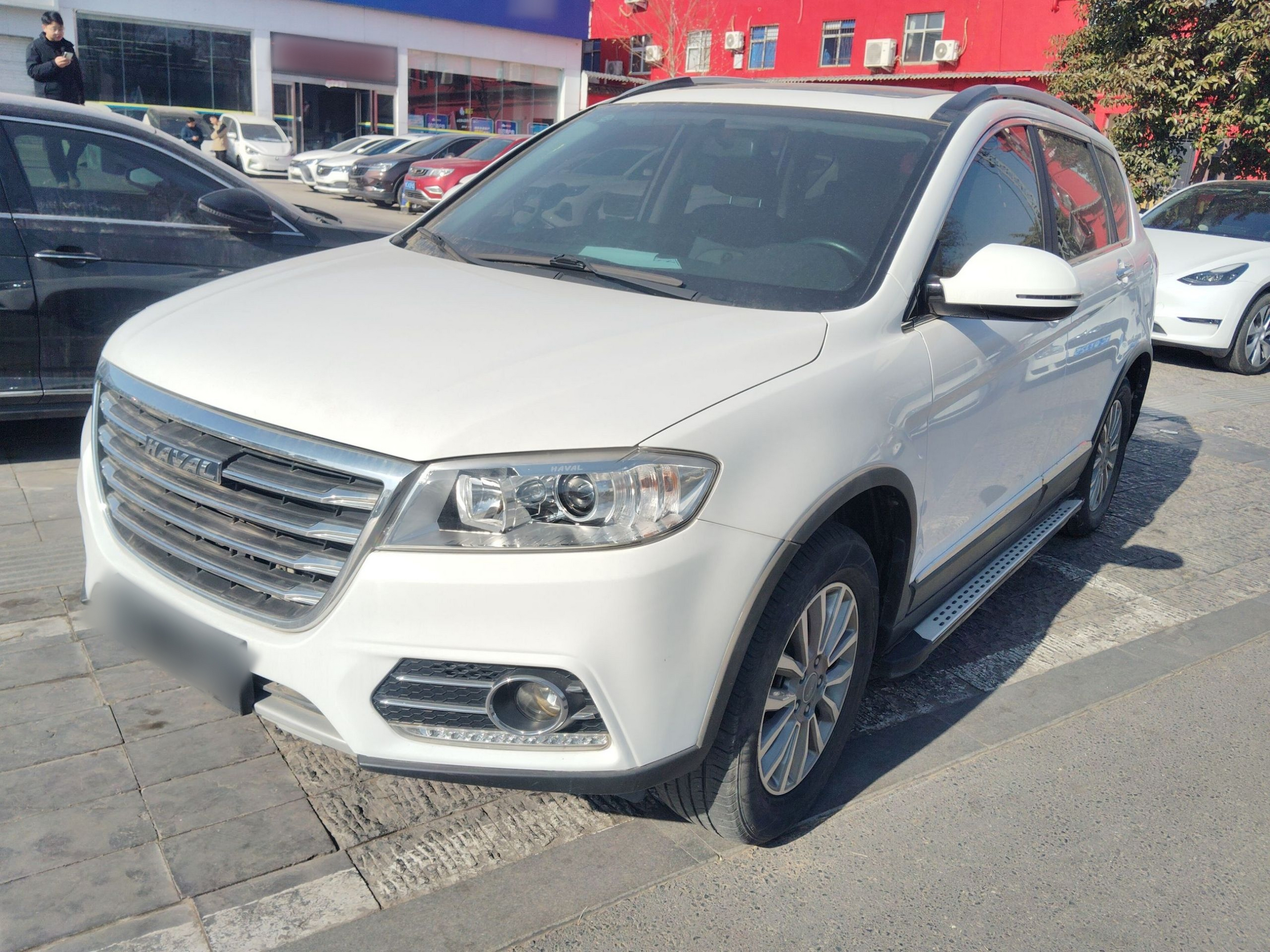 Под передней частью автомобиля