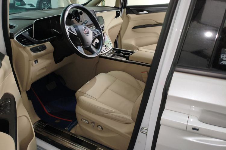 Used Buick GL8 2022 ES Landtrek 653T Luxury Edition
