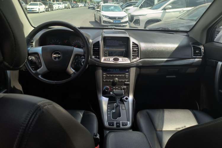 Used Chevrolet Captiva 2012 2.4L 4x4 Flagship Edition 7 Seats
