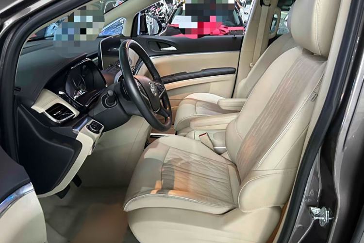 Used Buick GL8 2023 Facelifted Land Cruiser Executive Luxury Version
