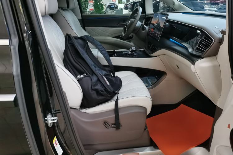 Used Denza D9 2022 DM-i 970 Four-Wheel Drive Flagship Model
