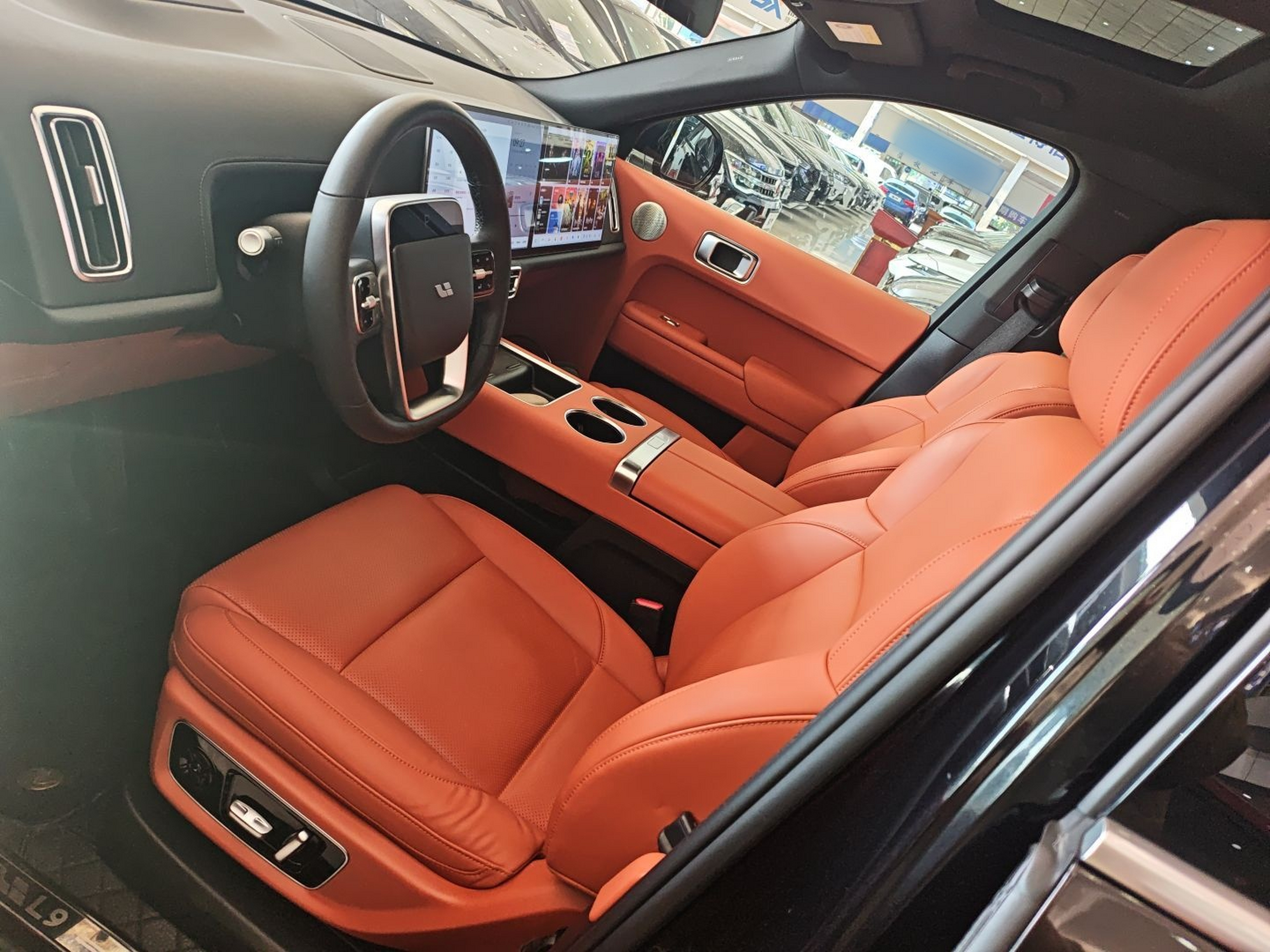 المقاعد الأمامية داخل السيارة