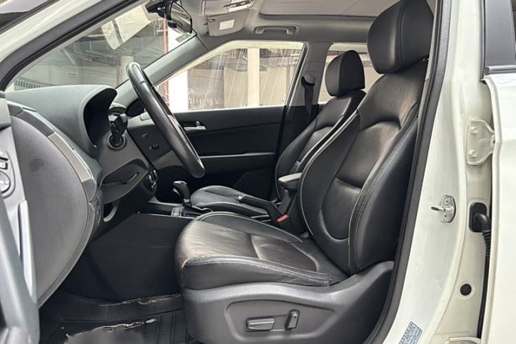 Used Hyundai ix25 2015 2.0L Automatic 4x4 Deluxe DLX
