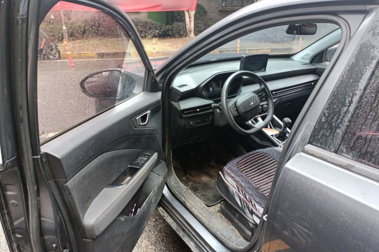 Used Wuling Alvez 2022 1.5L Manual Free-Style Model
