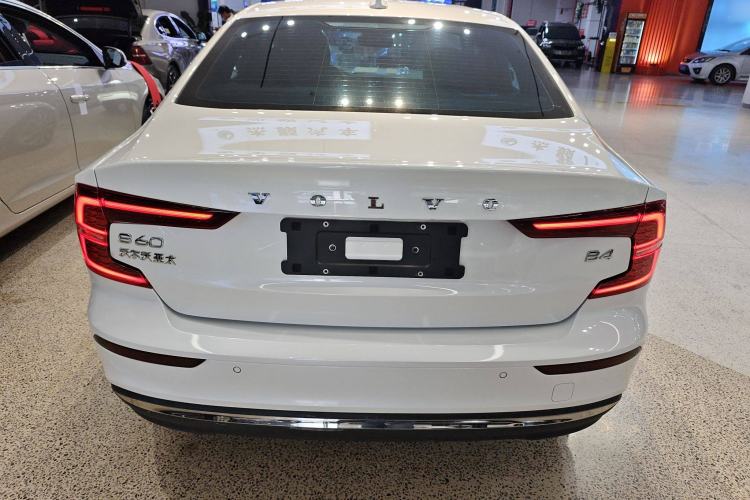 Used Volvo S60 2023 B4 Zhiyuan Luxury Edition
