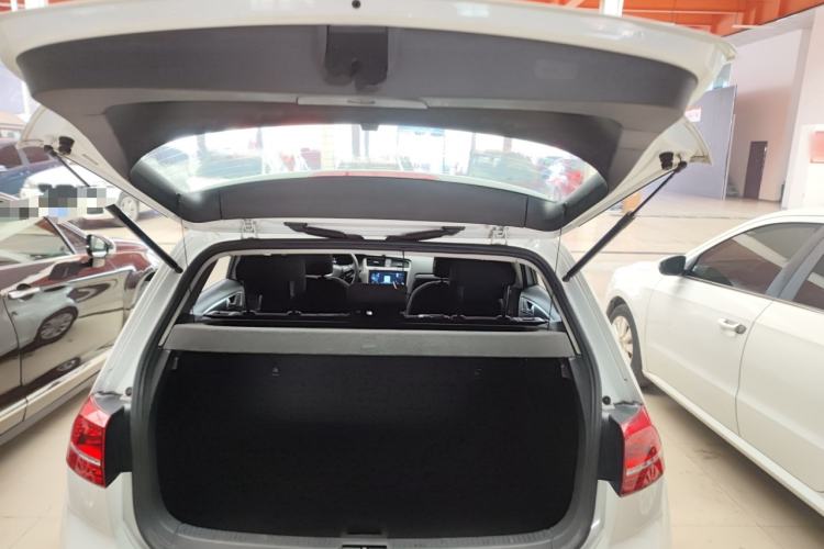 Used Volkswagen Golf 2016 1.6L Automatic Fashion Model
