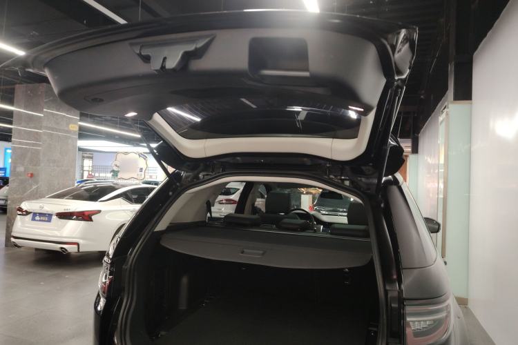 Used Land Rover Discovery Sport 2020 200 PS Family Edition
