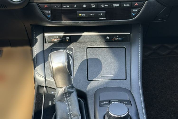 Used Lexus ES 2017 200 30th Anniversary Edition
