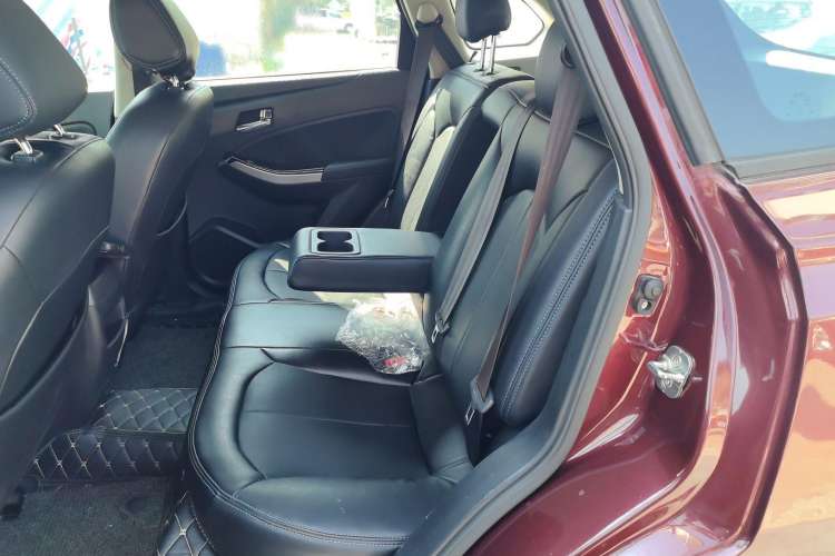 Used Venucia T70 2016 2.0L CVT Smart Choice Edition
