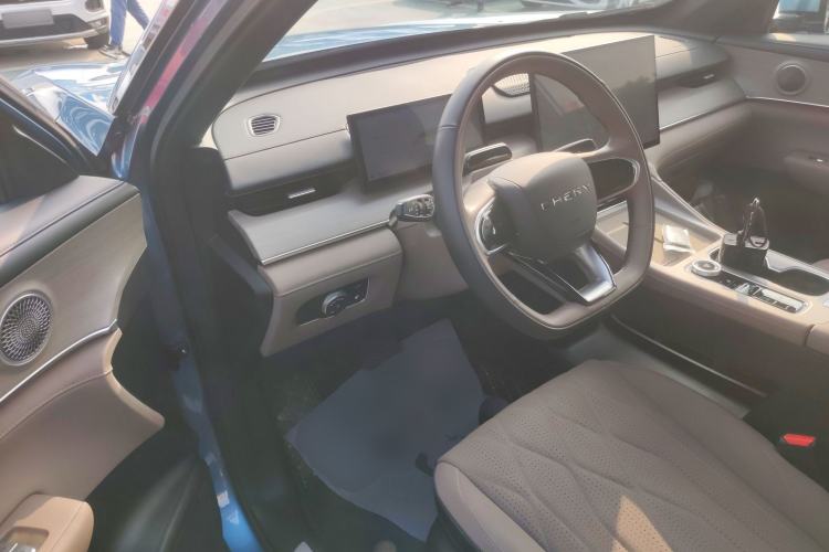 Used Chery Tiggo 8 PLUS C-DM 2025 1.5T 116 km Prestige Version 5 Seats
