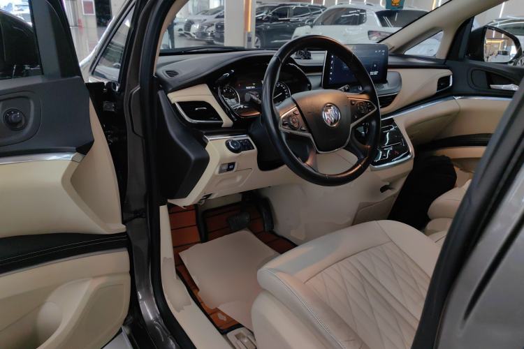 Used Buick GL8 2023 Facelifted Land Cruiser Executive Luxury Version
