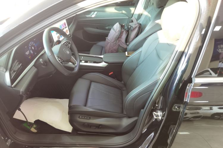 Used Volkswagen Passat 2025 Pro 380TSI Dragon Glory Edition
