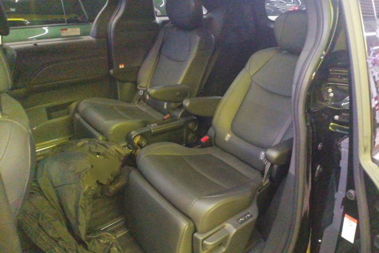 Used Toyota Granvia 2024 2.5L Hybrid Prestige PLUS Four-Wheel Drive Version
