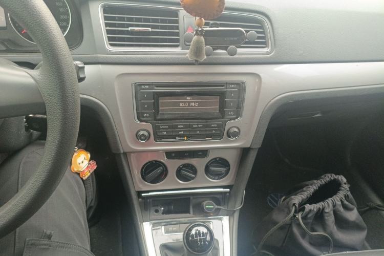 Used Volkswagen Gran Lavida 2013 1.6L Manual Comfort Model