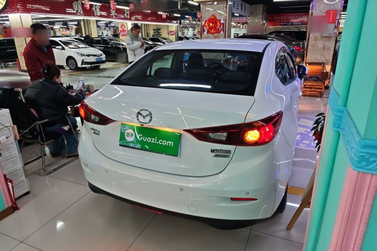 Used Mazda Mazda 3 Axela 2016 Sedan 1.5L Automatic Luxury Model
